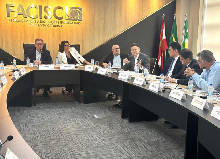 facisc-com-outros-20519