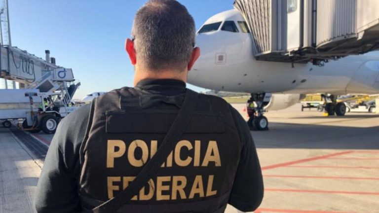 Golpista-deixa-cadeia-em-Blumenau-e-vai-cumprir-pena-na-China-apos-golpe-milionario-944x531
