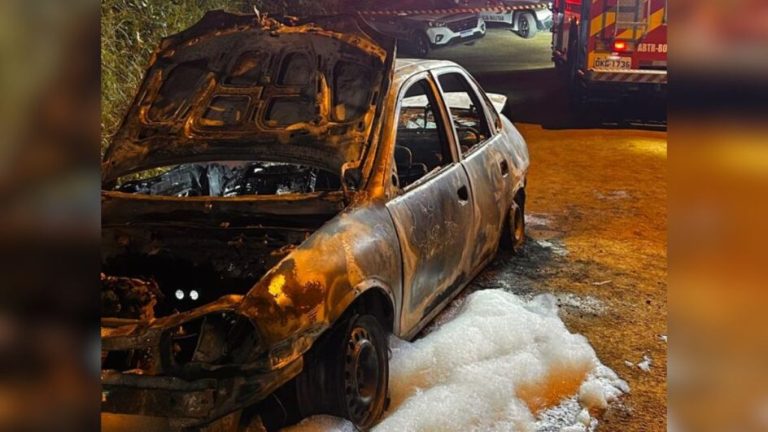 Quatro-corpos-carbonizados-sao-encontrados-em-carro-e-policia-investiga-crime-em-SC-5-944x531