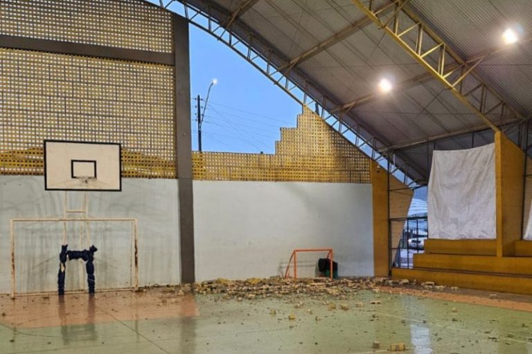 muro-de-ginasio-escolar-atinge-criancas-apos-rajada-de-vento-em-sc-2-800x533