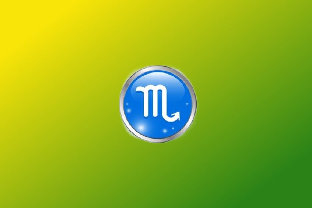 Ilustração do signo de Escorpião com símbolo branco em forma de “m” com cauda em círculo azul com contorno metálico sobre fundo verde e amarelo