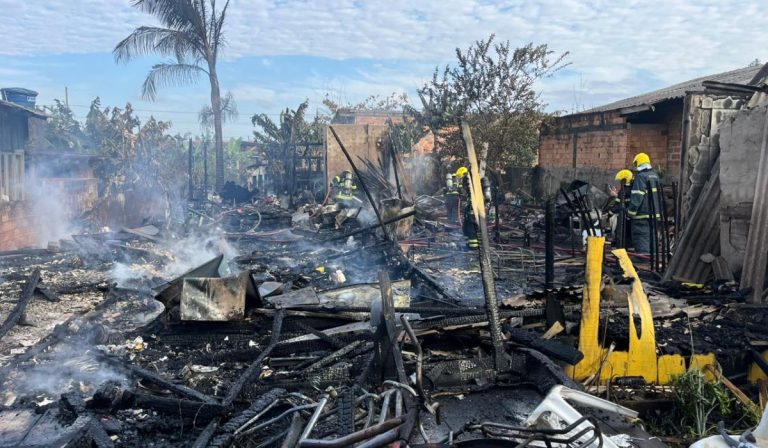 incendio-em-garuva-destroi-duas-casas