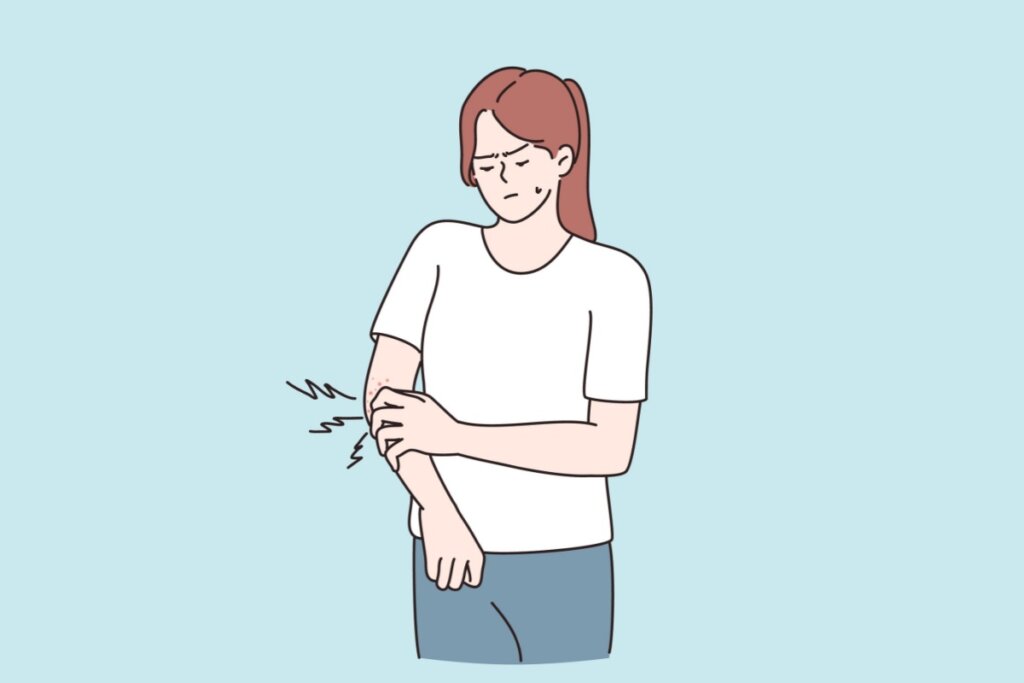 Ilustração de uma moça com o cabelo castanho e usando uma camiseta branca e calça azul coçando o braço