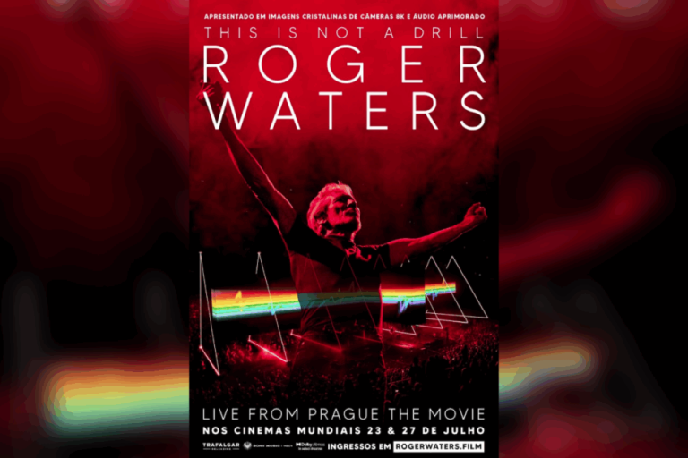 oger Waters de braços abertos em palco com iluminação vermelha e efeitos visuais