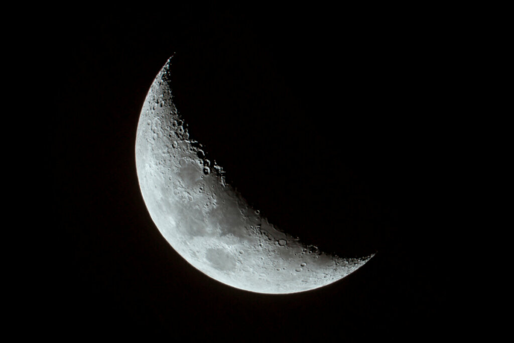 Ilustração da Lua crescente