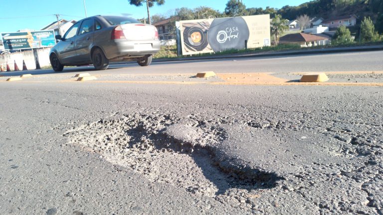 RODOVIA DOS MÓVEIS - FOTO Elvis Lozeiko (1)